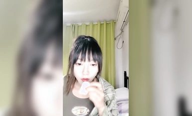 セクシーな黒いシルクの長い足のロイヤルガールあなたのベッドに恋して (3)