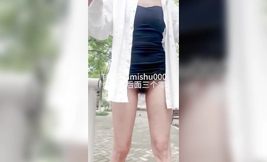 Cô nàng nóng bỏng nhất với đôi chân dài và dáng người mảnh khảnh [Thư ký Kim] bị đóng đinh vào âm đạo. Cô ấy bị lộ trước mặt nhiều người trong công viên và siêu thị, đi tiểu và thủ dâm. Đó là một bộ sưu tập khá thú vị.