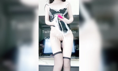 ชุดแม่บ้านสีดำลายจุด