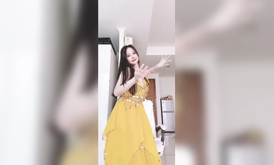 露臉女神究極泄密！爆炸無敵騷氣舞蹈老師【尤秘書】私拍，足交口交被金主各種爆肏 合集（3）