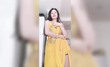 露臉女神究極泄密！爆炸無敵騷氣舞蹈老師【尤秘書】私拍，足交口交被金主各種爆肏 合集（3）