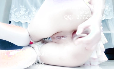 Sedikit sutera putih JK merah jambu