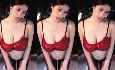 The most popular goddess in the world is a star show anchor with huge boobs, and she's a great actress.