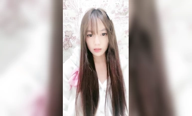 【樂樂妹妹】顏值清純的大眼妹子精彩大秀直播，這奶子發育的可以左右比心，干凈性感的逼逼掰開給你看自慰呻吟