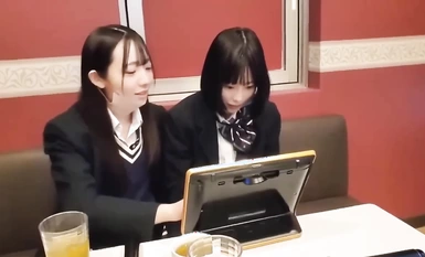 雙飛清純學生妹【FC2-PPV-3190261】互舔互摸搶吃肉棒 被輪流換著操 內射完還能繼續操再內射 厲害 真正的雨露均沾