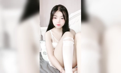 Người đẹp tài năng [Xiao Yangyang] lộ mặt trong một live show tuyệt vời, với đôi tất trắng và đủ thứ gợi cảm để trêu chọc những người bạn sói của mình, cận cảnh âm hộ màu hồng của cô ấy, xoa ngực, chơi với âm hộ của cô ấy, tắm và nhảy múa sôi động