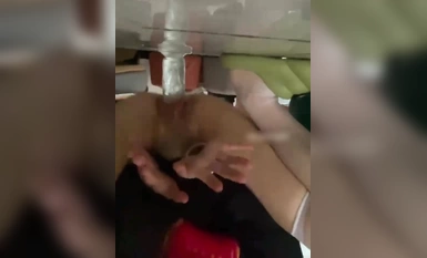 04年身材苗條小姐姐【胡椒仔】露臉高價定製，各種COSER粗大道具自慰，新娘子妝扮臉逼同框坐插 合集（1）