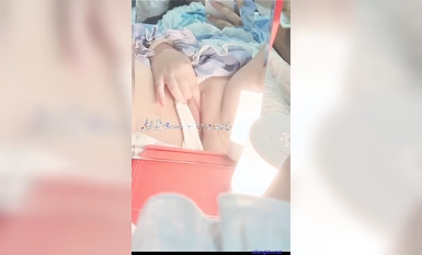 青春無敵 推特極品嫩妹【欲崽】露臉私拍，粉紅大波罕見白虎饅頭一線天極嫩，道具自嗨擼點很高 合集（4）