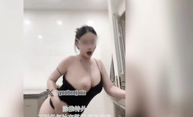 露臉才是王道！萬狼求購推特極品巨乳反差婊國寶級女神【yooheejade】私拍，窮人女神有錢人玩物，單挑3P各種性愛(1)