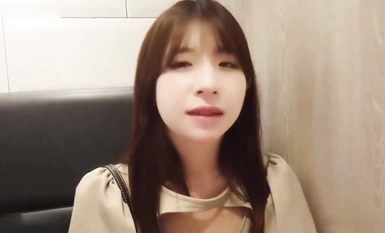 高顏清純美眉【FC2-PPV-3766973】吃雞啪啪 小嬌乳小嫩穴 衛生間先口爆 再從沙發操到床上 被無套內射 射太深精液摳半天