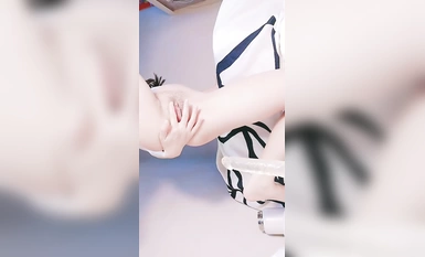 世界で最も美しい女性[Qijiu]は一流の容姿と体型を持っています〜彼女のマンコはピンクと翡翠で彫られています〜〜小道具が彼女のマンコに挿入され、彼女のマンコが飛んでいます〜私はとても貪欲です（11）