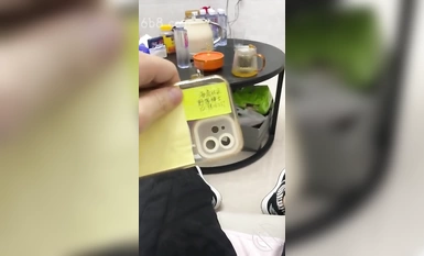 อาจารย์เป้าเหลียงจากชุมชน Haijiao [Beast Gentleman] ได้พบกับหญิงสาวชั้นยอดในชุดกี่เพ้าสีดำอันเย้ายวน เธอถูกเย็ดขณะรับโทรศัพท์ และปากของเธอก็พุ่งเข้าไปในลำคอที่ลึกที่สุด