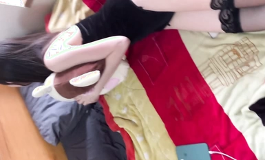 最完美的學院女神！大神高價約女神拍寫真，趁她趴著對著完美的背影狂擼！9分超高顏值 10分甜美，還有修長的一雙大長腿美腿