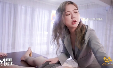 PH-121 通勤女子の女王の瞬間 フェミニズム・ファースト - 男を倒せ 家父長制を倒せ