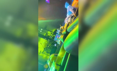 지방이 부자였거나 소를 그렇게 좋아할 여자를 만나지 않았을 것입니다.