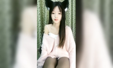 Gadis sekolah rendah berusia 18 tahun yang sangat cantik dan halus dengan penampilan luar biasa dan stoking hitam (2)