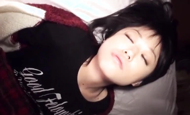 Peminat bermain dengan gadis JK yang cantik, disetubuhi dan disetubuhi tanpa kondom, krim dengan abalon merah jambu