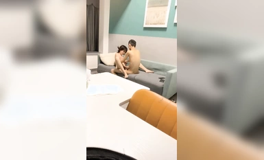 2023-11-13【精品探花阿威】就喜歡大奶外圍妹妹，脫光光抓奶子互揉，沙發上操，懟入騷穴輸出，後入猛頂