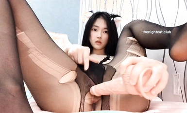 Mapunit ang itim na medyas at pekeng titi