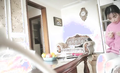 極品美少婦半裸露出下體打掃衛生邊做飯邊操穴，這銷魂美景真是妖嬈 男人擋不住猛力不停操穴盡情釋放享受【水印】