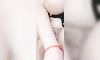 Gadis panas menyentuh dirinya