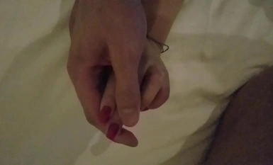 零零後小美女和網友面基吃宵夜被灌醉酒店開房玩弄開口鎖強行口交騷B抽煙嘗美絲足1080P高清無水印