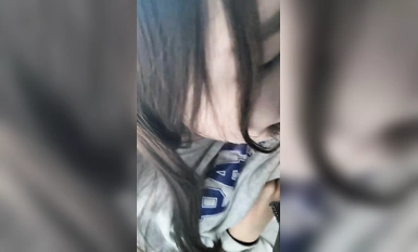 韓國情侶自拍流出！妹子很清純漂亮，長得有點像楊穎，給男友打飛機和口交，遺憾的是沒有啪啪畫面