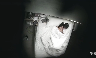 "Surveillance Cracking" Dinala ng lalaki ang kanyang magandang kasintahan sa isang silid ng hotel at nakipagtalik nang dalawang beses sa isang hilera