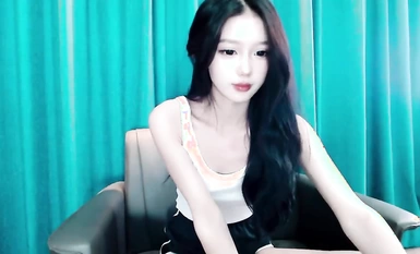 新合集~百擼不厭【不純學妹_lucy_1811】魔鬼中的天使~絲襪美腿~漏奶揉逼~道具自慰 (37)