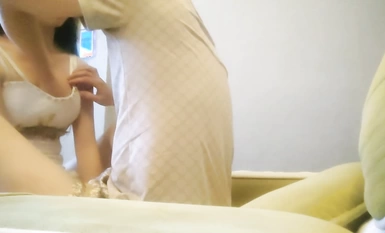 2023-11-21【高質量技師】顏值白裙妹妹，騎在身上按摩，掏出白嫩柰子隨便摸，趴在身上胸推