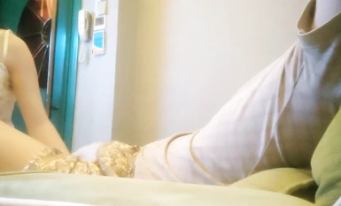 2023-11-21【高質量技師】顏值白裙妹妹，騎在身上按摩，掏出白嫩柰子隨便摸，趴在身上胸推