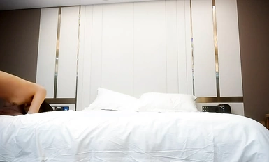 21-11-2023 [Zhao Tanhua] Gadis sekolah terbaik yang dilahirkan pada tahun 2000, dengan kaki panjang 168CM, memakai but tinggi untuk meniduri pukinya, membenamkan kepalanya dalam makan ayam besar, dan disentuh dengan penuh ghairah dari sisi