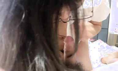 眼鏡娘學妹【Jimmyreload】戴眼鏡的是不是都比較反差？ 酒店奇遇，約到房間開始無套內射，不斷高潮不停抖動的屁股非常迷人