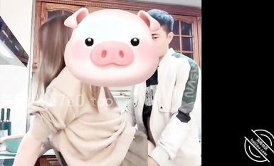 海角社區姐弟亂倫大神【豐乳肥臀的姐姐】爸媽不在家跟姐姐肆無忌憚的做愛從廚房做到卧室炮火響了一夜精液射她逼毛