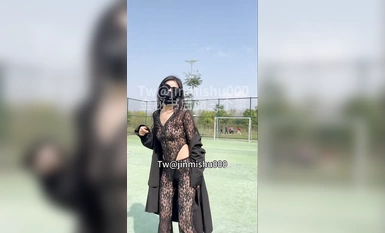 極品大長腿苗條身材陰釘騷妻【金秘書】私拍，菜刀紫薇花式真人紫薇公園人前露出邊走邊尿 合集（1）