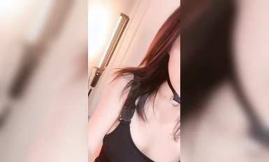 全網第一嫩穴女神回歸【王動物_馬裡布】溫州網紅女神~頂級身材~絕美粉逼~道具抽插  (29)