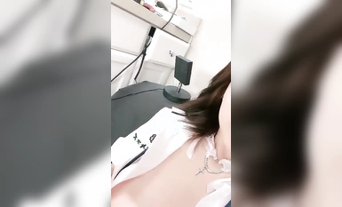 全網第一嫩穴女神回歸【王動物_馬裡布】溫州網紅女神~頂級身材~絕美粉逼~道具抽插  (6)