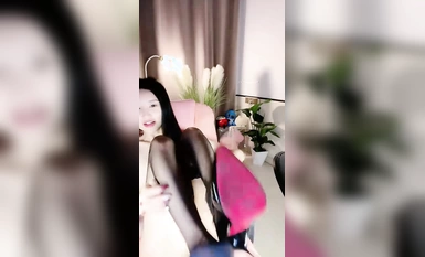 近期下海的極品炮架，大長美腿 臉蛋兒也很漂亮的女神【美惠子】非常地騷氣，苗條高挑的身材，各種自慰 表情非常欠操 (3)