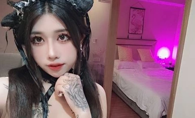 [Out-of-print na mapagkukunan] Isang koleksyon ng mga pribadong larawan at sex video ng sikat na Chongqing na mataas ang hitsura at may tattoo na si Lou Feng "Xixi" (2)