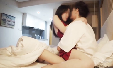 高顏美女【jk_0571】啊啊痛痛 大神再約紅衣戰袍美女 上位騎乘操逼還是那麼的嫵媚 一臉媚態 看來讓人受不了