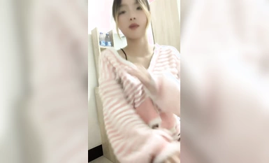 เด็กนักเรียนหญิงวัย 18 ปี [Xiao Guai 7] เมาหลังจากดื่มเบียร์ไปเพียงไม่กี่ขวดและถูกเย็ด เธออ้าปากค้างและตะโกนว่า "แม่ง ไอ้เหี้ย เหี้ย" เด็กหญิงตัวเล็ก ๆ ถูกทำลายอย่างบ้าคลั่ง (1)