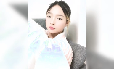 Gadis pelajar berusia 18 tahun [Xiao Guai 7] mabuk selepas hanya beberapa botol bir dan disentuh dan menjerit, "Sialan, Sialan, Sialan gadis kecil itu dimusnahkan seperti orang gila."