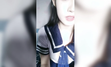 甘くて可愛い19歳の女の子【パパハグ】恥ずかしそうにお尻を開いてお兄ちゃん達にプライベートな部分を見せる、絶対的な美少女学園の女神、滅多にない特別な刺激 (2)