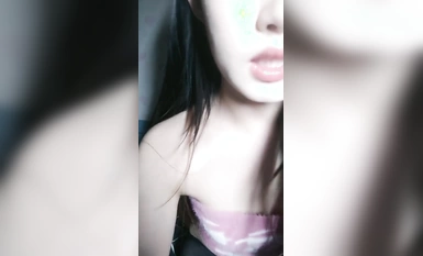 甜美可愛19歲美少女【爸爸抱】害羞的掰開屁屁，給兄弟們看自己的隱私部位，絕美校花女神，難得的尤物刺激 (10)