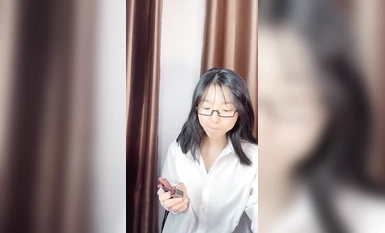 Lumitaw ang isang bagong dating, isang 19-year-old sophomore girl na may salamin sa dagat [Summer Fairy Tale]. ang mga puso ay nanginginig (1)