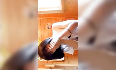 em gái tự sướng