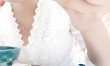 頂級身材尤物小姐姐【？】做完飯給大家秀一秀！撩起衣服一對豪乳，又白又大超誘惑，脫光光騷穴特寫