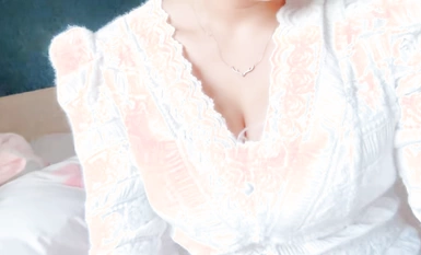 頂級身材尤物小姐姐【？】做完飯給大家秀一秀！撩起衣服一對豪乳，又白又大超誘惑，脫光光騷穴特寫