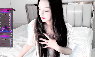 Loida, dewi dengan rupa yang tampan dan berkaki panjang dalam stoking hitam_813 (8)