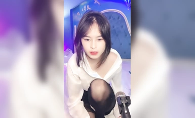 Ang pinakabagong koleksyon ng pinakamahusay na mga batang babae noong Nobyembre [sexy little orange cat] black silk at white silk uniform na mapang-akit na humahawak sa puki (17)